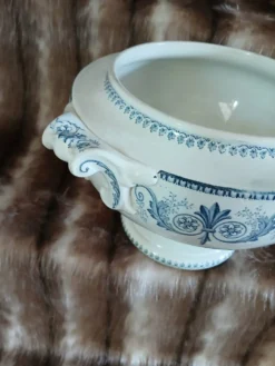 Soupière ancienne en Terre de fer