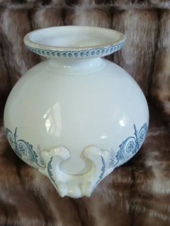 Soupière ancienne en Terre de fer