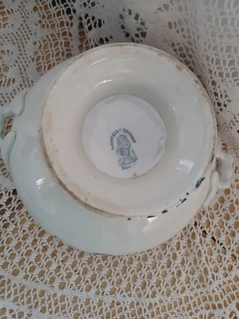 Soupière ancienne en Terre de fer