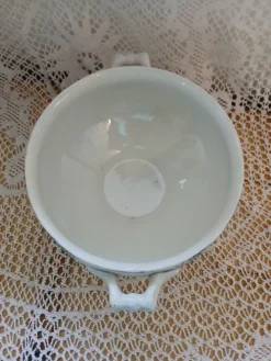 Soupière ancienne en Terre de fer