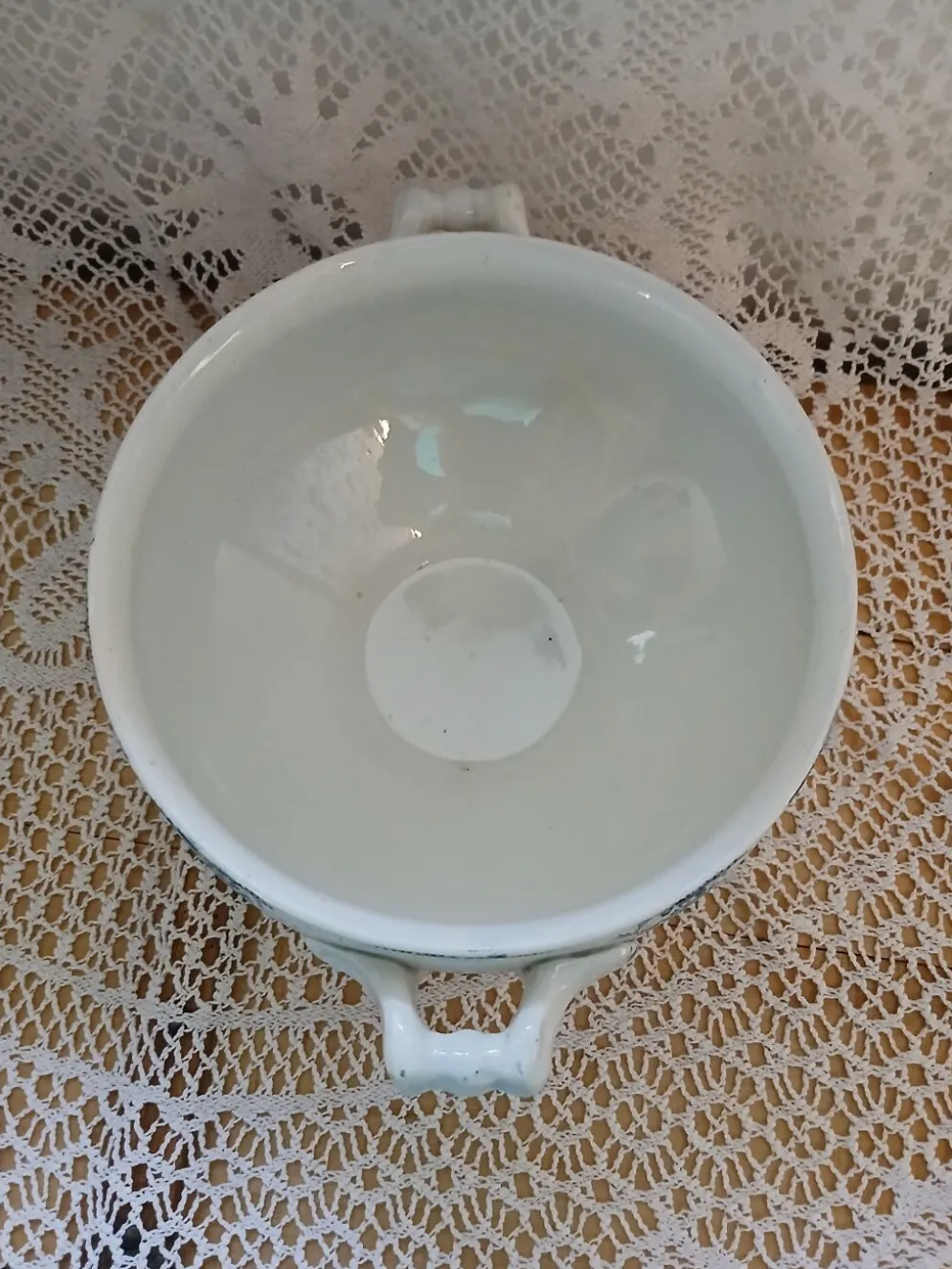 Soupière ancienne en Terre de fer