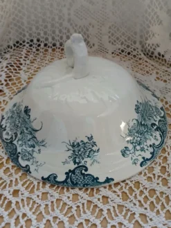Soupière ancienne en Terre de fer
