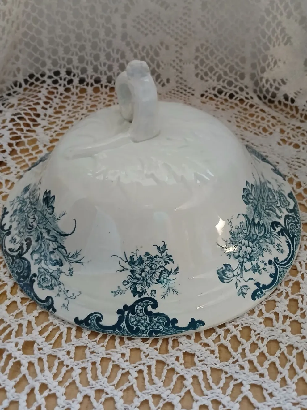 Soupière ancienne en Terre de fer
