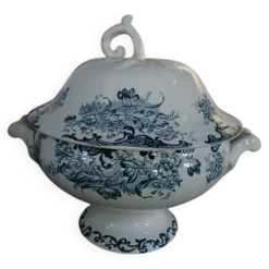 Soupière ancienne en Terre de fer