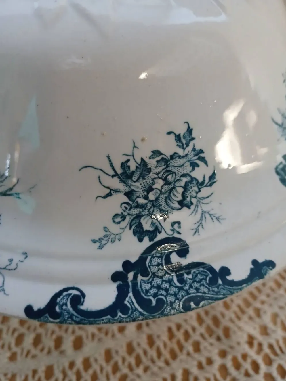 Soupière ancienne en Terre de fer