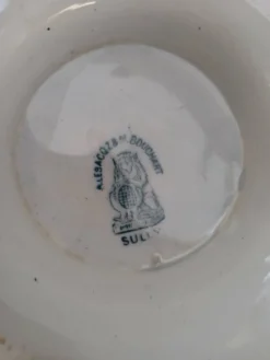 Soupière ancienne en Terre de fer
