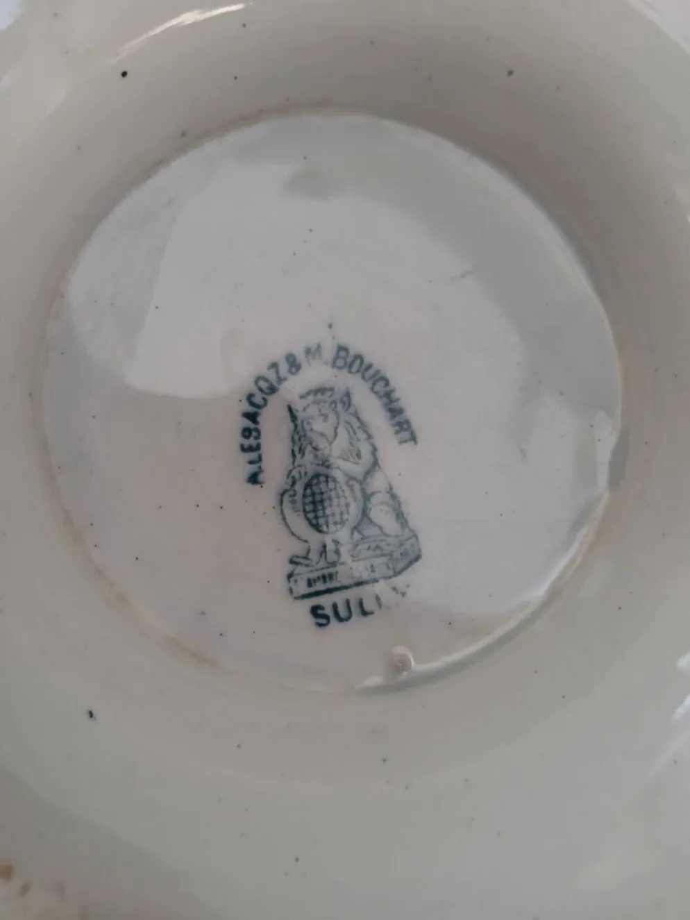Soupière ancienne en Terre de fer