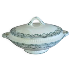 Soupière ancienne en terre de fer