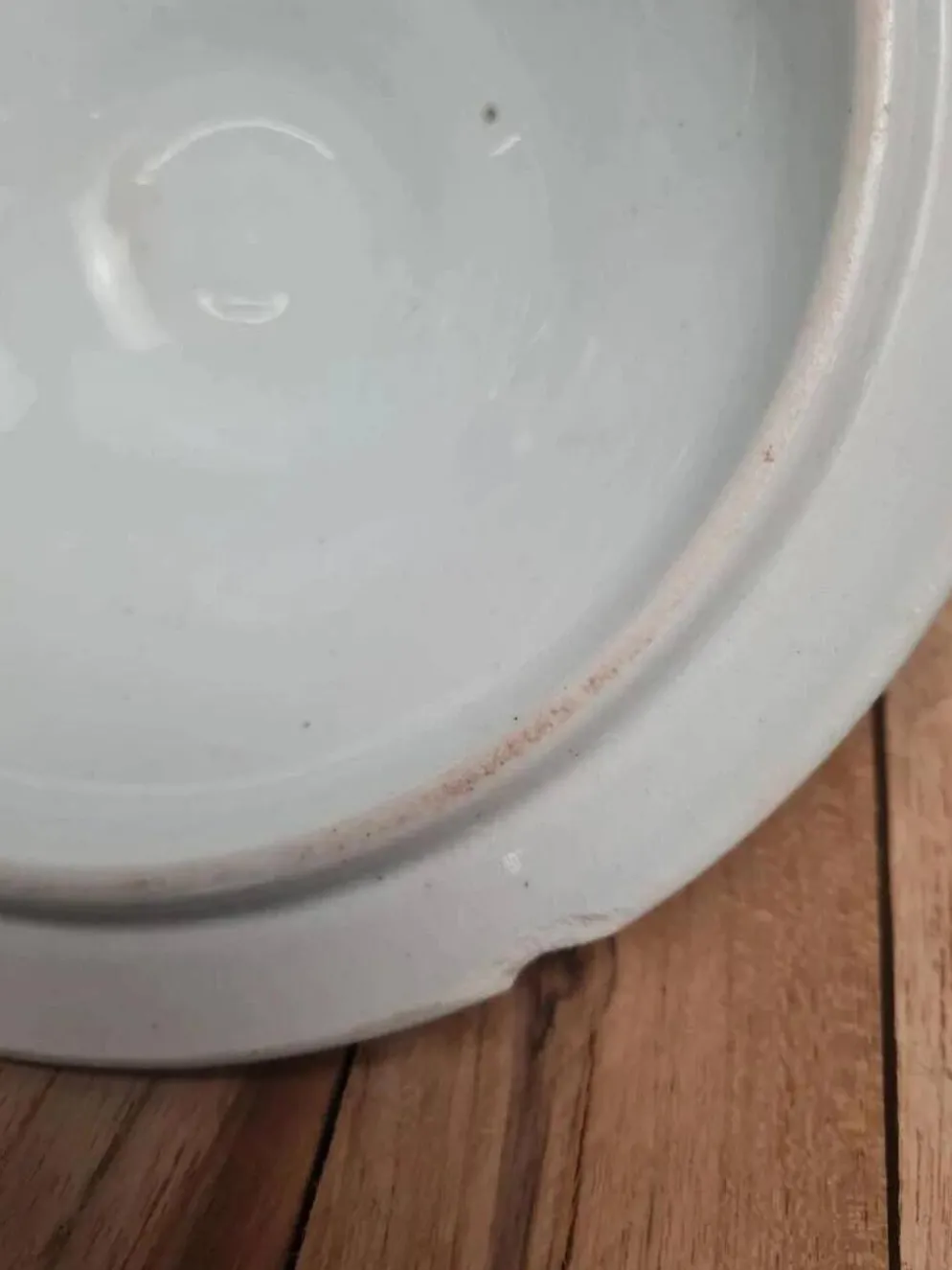 Soupière ancienne Gien en terre de fer décor chardons bleu moucheté
