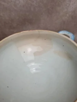 Soupière ancienne Gien en terre de fer décor chardons bleu moucheté