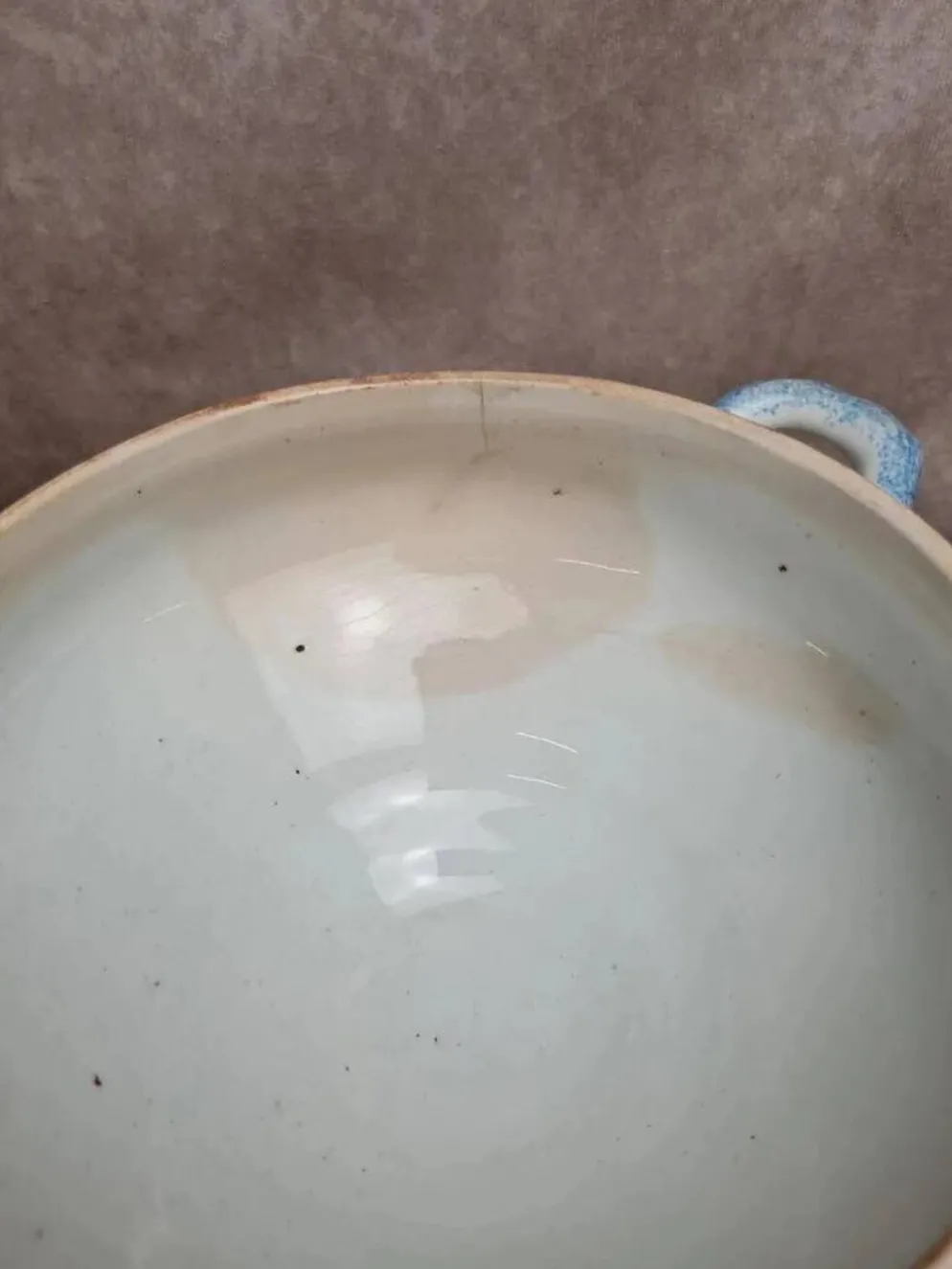 Soupière ancienne Gien en terre de fer décor chardons bleu moucheté