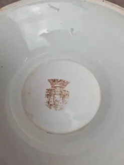 Soupière ancienne Gien en terre de fer décor chardons bleu moucheté
