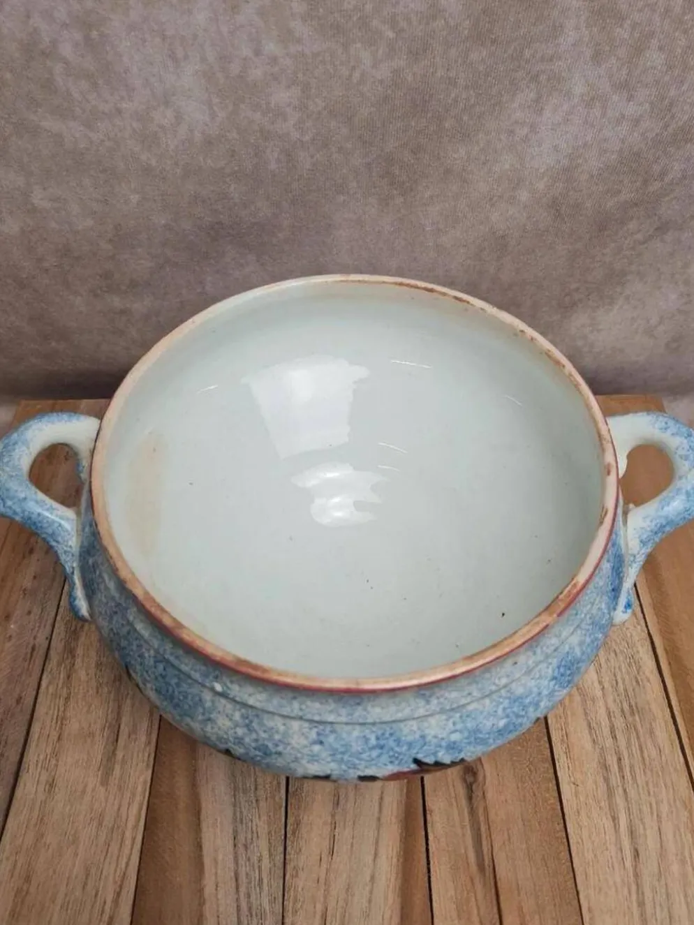 Soupière ancienne Gien en terre de fer décor chardons bleu moucheté