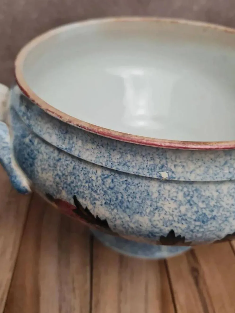 Soupière ancienne Gien en terre de fer décor chardons bleu moucheté