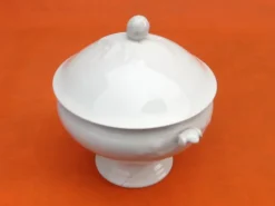 Soupière ancienne Porcelaine blanche à décor de feuilles de chêne