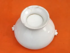 Soupière ancienne Porcelaine blanche à décor de feuilles de chêne