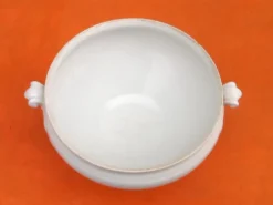 Soupière ancienne Porcelaine blanche à décor de feuilles de chêne