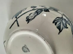 Soupière Aux Lions de Faïence – Roses trémières bleu-gris 1890-1920