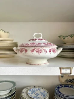 Soupière BFK en terre de fer rose, service "Fruits"