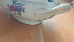 Soupière de la manufacture Michelaud Frères (M. Frères), située à Limo