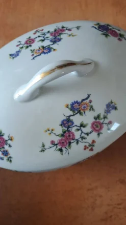 Soupière de la manufacture Michelaud Frères (M. Frères), située à Limo