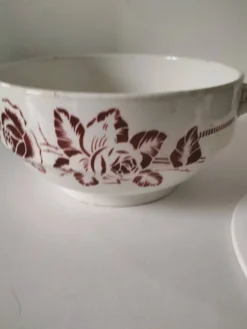 Soupière Digoin Sarreguemines modèle Atlantic, décor roses rouge profond