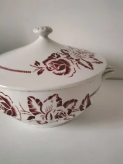 Soupière Digoin Sarreguemines modèle Atlantic, décor roses rouge profond