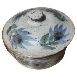 Soupière en céramique gris vernis moucheté fleurs peints en bleu vert