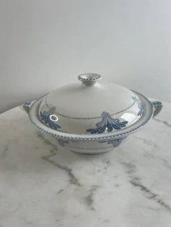 Soupière en faïence Creil et Montereau motif Labrador