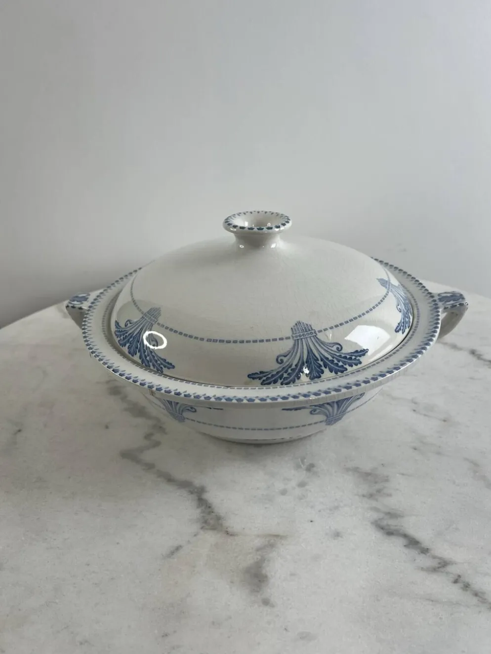 Soupière en faïence Creil et Montereau motif Labrador