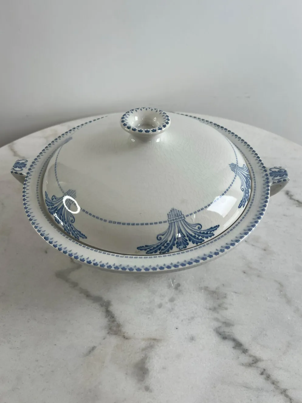 Soupière en faïence Creil et Montereau motif Labrador