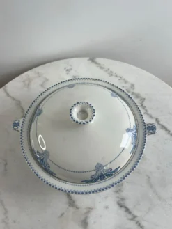 Soupière en faïence Creil et Montereau motif Labrador