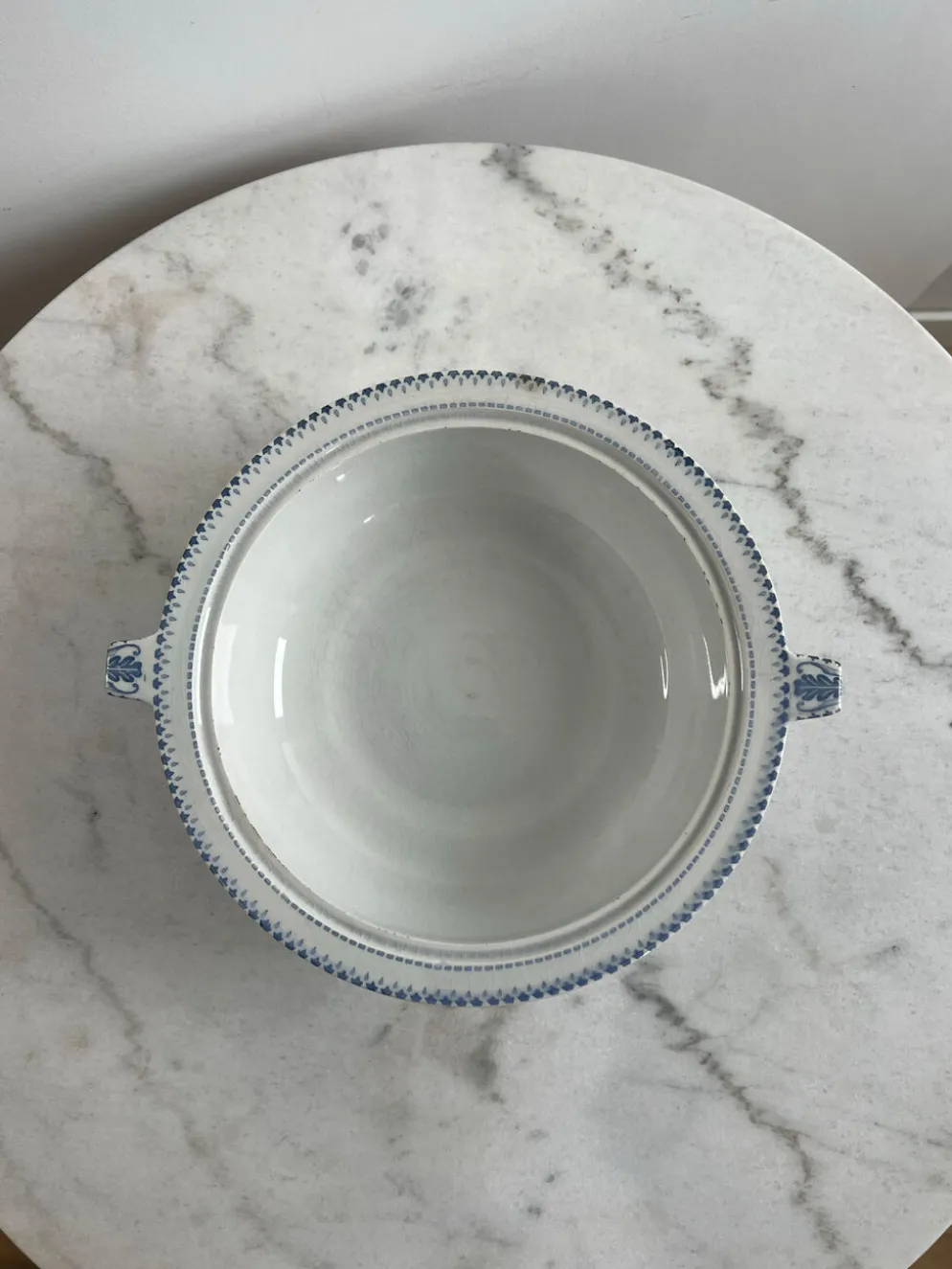 Soupière en faïence Creil et Montereau motif Labrador