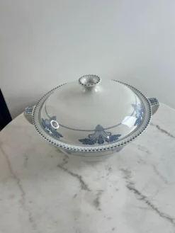 Soupière en faïence Creil et Montereau motif Labrador