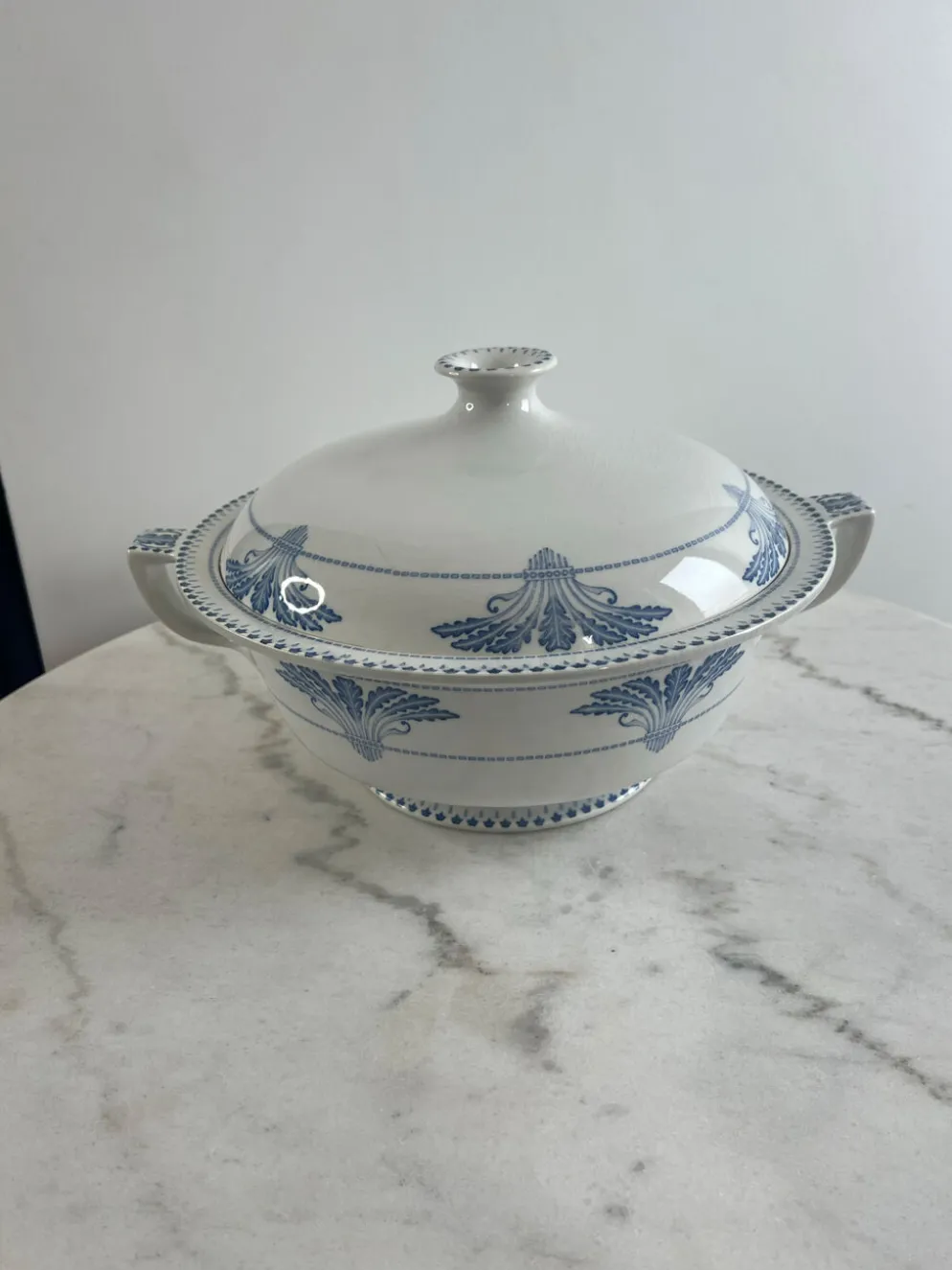 Soupière en faïence Creil et Montereau motif Labrador
