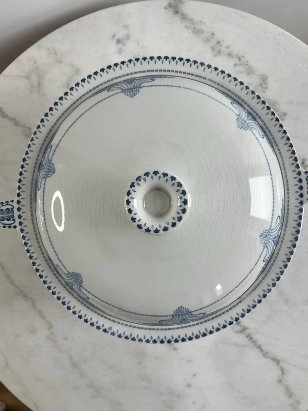 Soupière en faïence Creil et Montereau motif Labrador