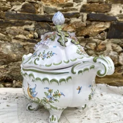 Soupière en faïence décorée main, Faïencerie Lallier