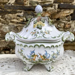 Soupière en faïence décorée main, Faïencerie Lallier