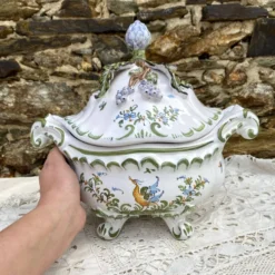 Soupière en faïence décorée main, Faïencerie Lallier