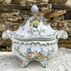 Soupière en faïence décorée main, Faïencerie Lallier