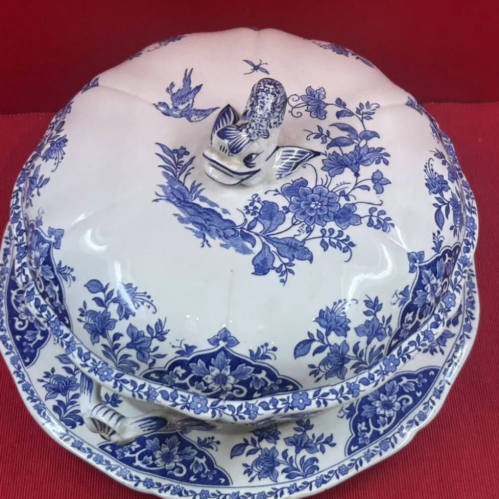 Soupière en faïence de gien & son plat, prise dauphin modèle delft bleu et