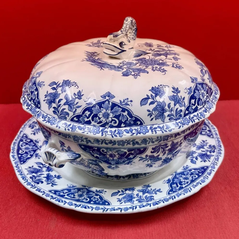 Soupière en faïence de gien & son plat, prise dauphin modèle delft bleu et