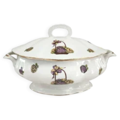 Soupière en porcelaine de Limoges décor panier d'hortensias
