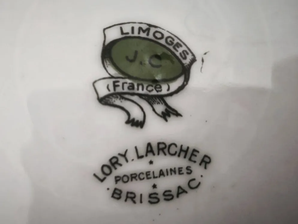Soupière en porcelaine de Limoges décor panier d'hortensias