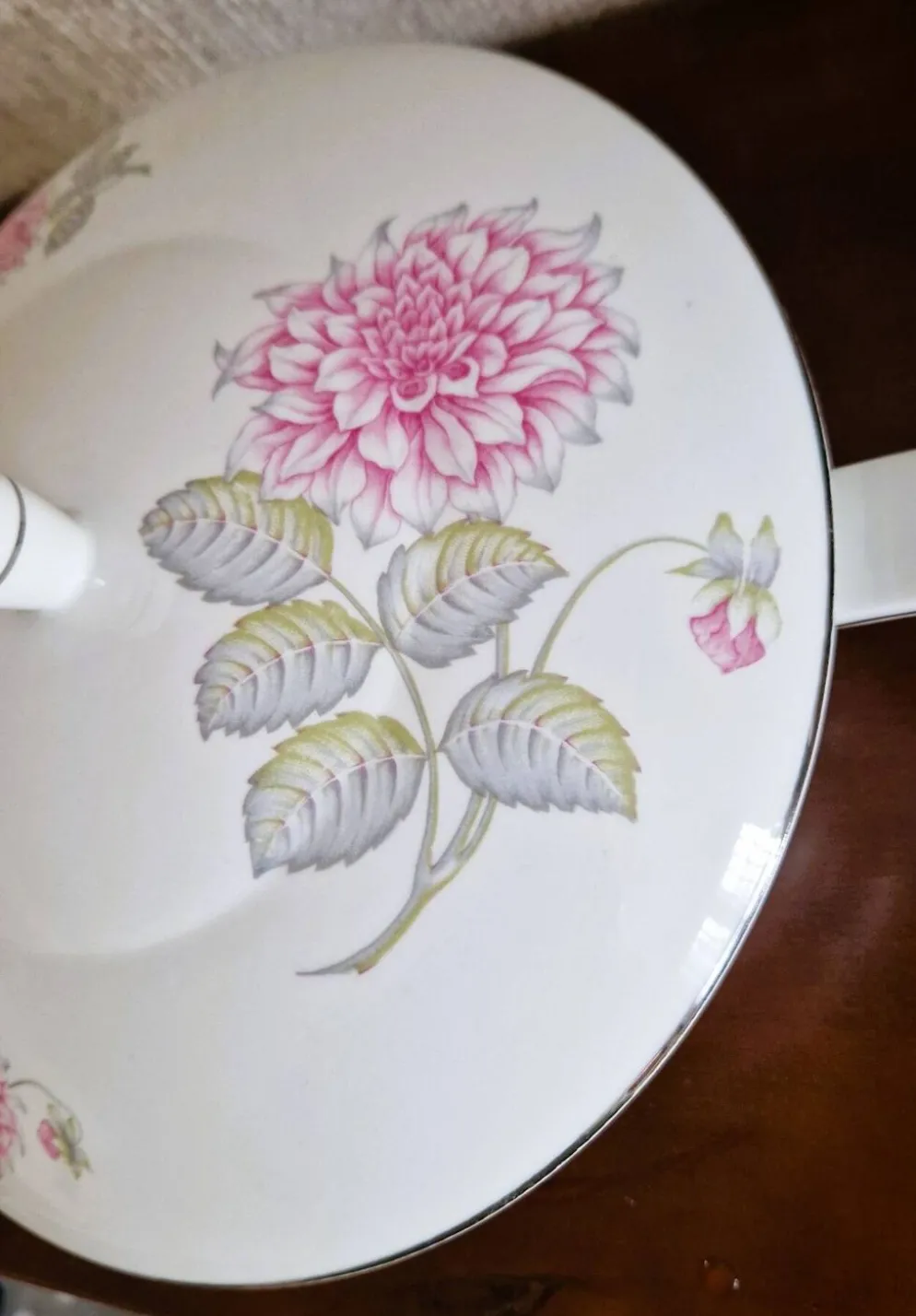 Soupière en porcelaine Haviland blanche avec motifs Dalhia
