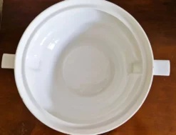 Soupière en porcelaine Haviland blanche avec motifs Dalhia