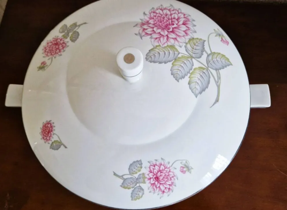 Soupière en porcelaine Haviland blanche avec motifs Dalhia