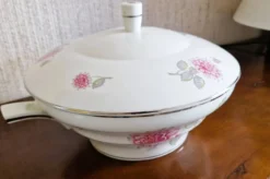 Soupière en porcelaine Haviland blanche avec motifs Dalhia
