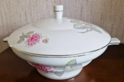 Soupière en porcelaine Haviland blanche avec motifs Dalhia