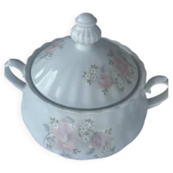Soupière en porcelaine motif floral